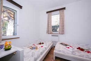 Postel nebo postele na pokoji v ubytování Morcote Magic View + 29 fotografií
