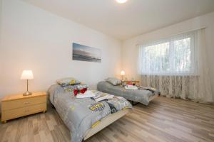 Postel nebo postele na pokoji v ubytování Bellevue Apartment - Happy Rentals