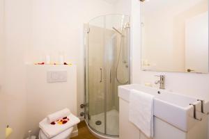 Un baño de Lugano Motta - Happy Rentals