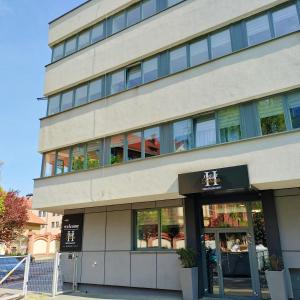 Budynek, w którym mieści się aparthotel