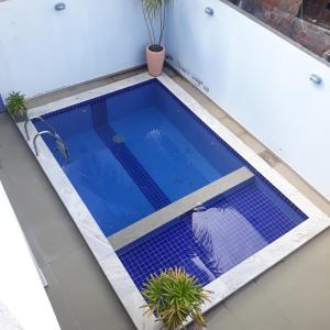 a small swimming pool on a balcony with plants at Pousada Caribe Milagrense in São Miguel dos Milagres