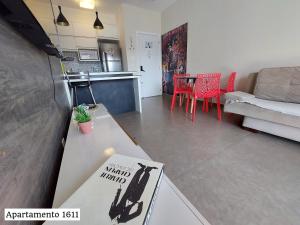 Dapur atau dapur kecil di Book Santos - Condomínio Unlimited - Apartamento com Vista Mar e Apartamento com Vista Piscina