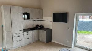 Η κουζίνα ή μικρή κουζίνα στο Alte Bäckerei Hinterhaus Apartment Alte Bäckerei am Flughafen - Messe Düsseldorf