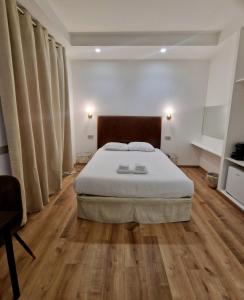 Postel nebo postele na pokoji v ubytování Cuma Suites