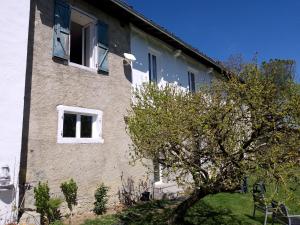 a building with two windows and a tree in front of it at Pyrenees Vue Gite - Vues Fantastique, Parking Gratuit Sur Place & Piscine in Saint-Gaudens