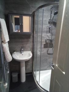 Koupelna v ubytování Ardmillan Hotel