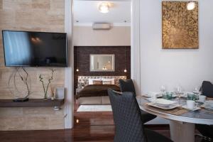 Posedenie v ubytovaní Central Luxy design apartment