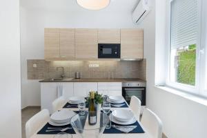 Kuchyň nebo kuchyňský kout v ubytování Trendy central apartment at Castle + 34 fotografií