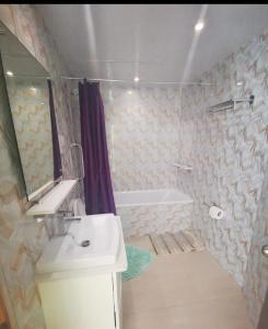 Ванна кімната в Ambar Jadwin Marahanata Room