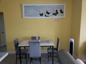 Posezení v ubytování JEMMROSE SUITES