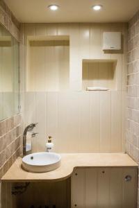 a bathroom with a sink and a mirror at Seven Acres Cottage with Parking in Bath