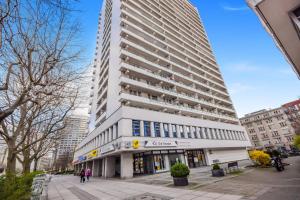 a large white building on a city street at Apartment Centro in Berlin