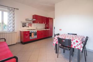 A kitchen or kitchenette at Lacona Mare - HelloElba