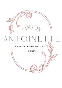 un logo pour un miloco antique maroon monogrammé club paris dans l'établissement Maison Antoinette Paris - MaisonNomadeChic, à Paris