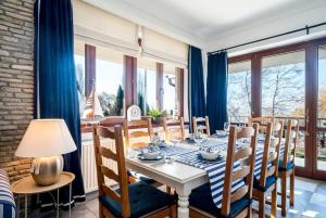 Gallery image of Tóparti villa, közvetlen vízkapcsolattal in Siófok