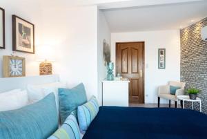 Gallery image of Tóparti villa, közvetlen vízkapcsolattal in Siófok +59 photos