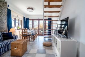 Ruang duduk di Tóparti villa, közvetlen vízkapcsolattal