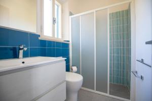 A bathroom at Lacona Mare - HelloElba
