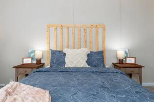 מיטה או מיטות בחדר ב-'My Tennessee Mountain Home' in Kingsport