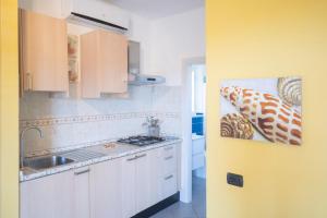 A kitchen or kitchenette at Lacona Mare - HelloElba