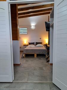 A bed or beds in a room at ZimZim