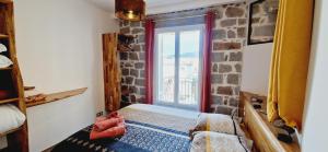 Rúm í herbergi á Magnifique appartement avec balcon vue mer à l'entrée d'Ajaccio