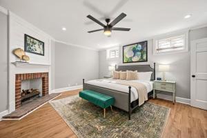 Postel nebo postele na pokoji v ubytování Private Resort - Lake Lanier Paradise