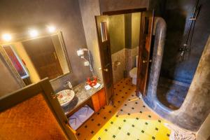Koupelna v ubytování Riad Perle D'Eau + 37 fotografií
