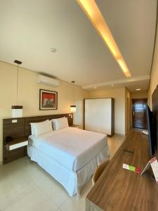 Cama ou camas em um quarto em Amora Hotel Maresias