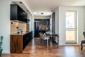 Kuchyňa alebo kuchynka v ubytovaní Apartament Kaskada Parking & Balcony by Axel
