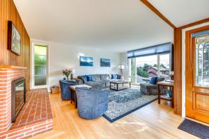 a living room with a couch and a fireplace at Mill Valley Home 5 Mi to Golden Gate Bridge! in Mill Valley