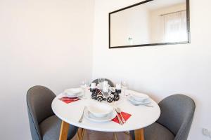 Historic Grace, Classical Apartment at Corvin 1082 Budapest, Corvin köz 5 kép - 2