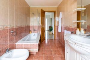 Koupelna v ubytování GALIHOST - Casa con enorme jardín en Cambados