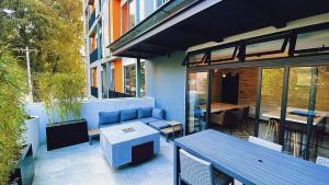 a patio with a blue couch and a table at Luxury Penthouse EON Ciudad Guatemala zona 10 in Guatemala