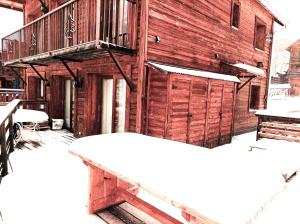 Fotografia z galérie ubytovania Le Coucou - Grand chalet - Parking - WIFI - ALLOS - 10adul+2enf v destinácii Allos