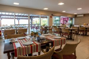 Um restaurante ou outro lugar para comer em Amora Hotel Maresias