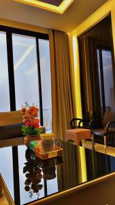 a room with a table with a vase of flowers on it at شاليهات اطلالات Abha Sky المميزه in Abha