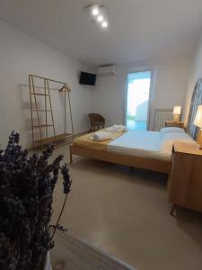 Ένα ή περισσότερα κρεβάτια σε δωμάτιο στο LA PERLA, comfort e relax