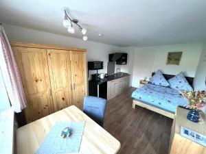 a small bedroom with a bed and a table at Apartment Rothenlehen in Bischofswiesen