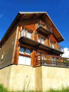 Fotografia z galérie ubytovania Le Coucou - Grand chalet - Parking - WIFI - ALLOS - 10adul+2enf v destinácii Allos