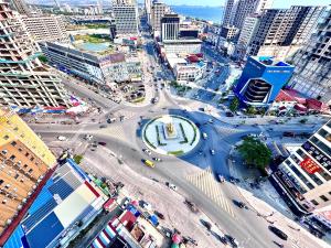 uma vista aérea de um cruzamento numa cidade em 怡程酒店ECHENG HOTEL em Sihanoukville