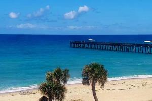 Gallery image of Life's a Beach in Lake Worth