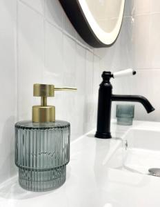 a bathroom sink with a gold faucet and a sink at Logement N2 tout confort - proche de Giverny in Limetz