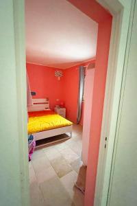 Cama ou camas em um quarto em Residenza Sole villa al mare con spiaggia privata