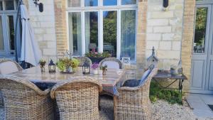 A patio or other outdoor area at Le Presbytère de Sévigny