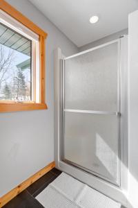 a refrigerator in a room with a window at Maple Lake Chalet in Buffalo