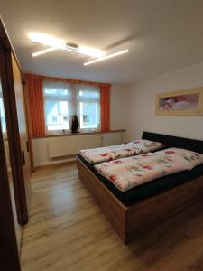 a bedroom with a bed and a window at Ferienwohnung Lehmann - Wernigerode in Wernigerode