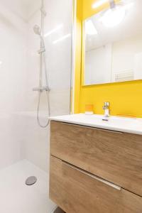 Koupelna v ubytování Amadéo vue panoramique cathédrale + 24 fotografií