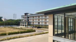 an external view of a building with a street at The chev hotel in Ban Nong Pla Duk