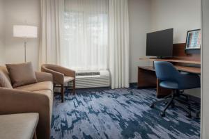 TV a/nebo společenská místnost v ubytování Fairfield Inn & Suites by Marriott Ithaca